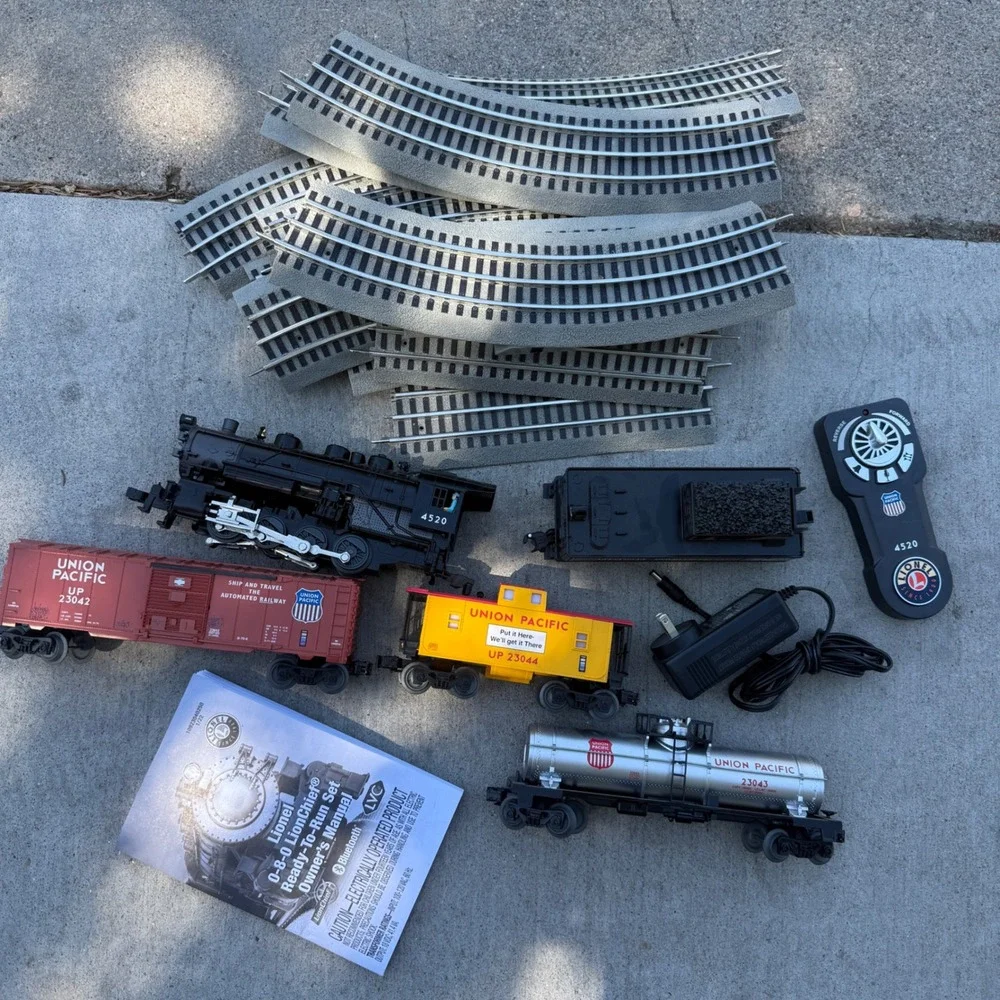 Lionel O Gauge Union Pacific Flyer 0-8-0 LionChief Train Set Remote Bluetooth